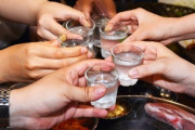 外国人「韓国焼酎はマジで不味い」外国人が嫌いなＫフード１位の不名誉…外国人はなぜ韓国焼酎に背を向けたのか？　韓国の反応