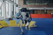 【動画】ボストンダイナミクス社のロボット　人間より身体能力が高くなる