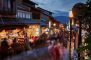 京都旅行ワイ、外国人の多さに腰を抜かす・・・