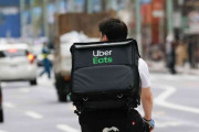 ｢ベテラン配達員が解説｣ウーバーイーツの自転車が危険運転をつづける裏事情がヤバすぎる・・・