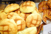 パン屋さんでメロンパン取ろうと思ったけどトングに力入れすぎてグシャってなりそうでいつも買えない