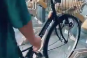 【動画】陰キャさん、駐輪場のチャリを勝手に有料ロック掛けてしまう