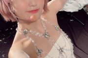 【画像】美人アイドル声優さん、ヘソ出し衣装でライブをしてしまう…