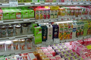 【朗報】2000年の飲み物売り場が懐かしすぎると話題に…