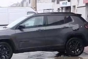 【動画】2階から延長コードを連結してEV車を充電しているやつｗｗｗ