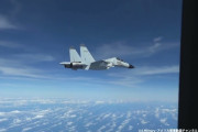 中国戦闘機、米軍機に6メートルまで異常接近