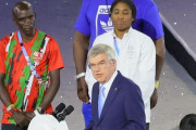 【五輪】閉会式　バッハ会長「私たちは恋をしました」「フランス万歳」お馴染みとなったロング演説、寝転ぶ選手も