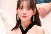 堀未央奈、ミニ丈＆ハイソックスで美脚際立つ “前髪復活”ショットに反響