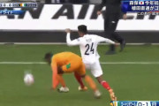 ◆代表小ネタ◆ロングボールの競り合いでゴリゴリ抜け出す鈴木武蔵強すぎワロタｗｗｗ