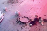 【動画】対空時間(°_°)マンホール爆発遊びでぶっ飛ばされた少女がヤバい。