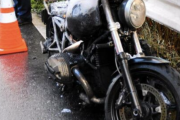 走行中のバイクから出火し全焼、運転していた会社員男性にケガなし