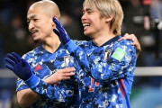【伊東最高や！】日本、大迫先制PK弾＆伊東3戦連続ゴールで中国に2-0快勝！W杯自動出場圏2位キープ　まとめその１（関連まとめ）