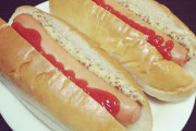 ホットドッグ🌭←こいつ昼に食べるイメージあるけど朝食にこそ向いてるよな
