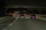 【動画】テスラ車の自動運転が凄い…斜め後ろからぶつけられそうになるも回避してしまうｗｗｗｗｗｗｗｗｗ