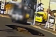 【動画】埼玉道路陥没でトラックが落ちる瞬間の映像が公開。ガチで回避不可能すぎる