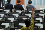 工作員のプロパガンダに付き合ってる暇はない　～　【東京新聞】挙手しても指名されず…「非常に不当」望月衣塑子記者が抗議→菅長官「あなたの要望にお応えする場所でない」