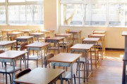【新型コロナ】小中高生に重症者なしと判断、教室内の距離『1m』に緩和。まだ早いのでは･･･
