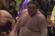 横綱・照ノ富士(モンゴル)がサポーターぐるぐるの右足にローキック受けブチ切れ反省「格下相手にあれだけ熱くなってしまって恥ずかしい」