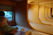 【画像】一昔前の日本の夜行列車、ガチでキツすぎるwww