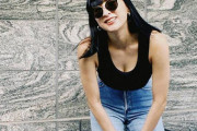 浅田舞さん、タンクトップ＆デニムでスタイル強調、話題にwww