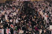 【朗報】冬コミ1日目の来場者は14万人、なあこれって大阪万博の1日当たりのノルマに近いしこれやればいいのでゎ？
