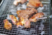 友人の夫が食い尽くし系なんだけど、数家族でやったBBQでマジでみんなの分の皿独占して食べてたし、人数分しかないデザートも複数食べてた　あれならもう治らないわ