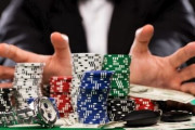 【クソ過ぎ】「ギャンブルで金が必要」と募金385万円を着服した市職員を懲戒免職、逮捕しないの･･･？