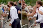 【動画】仏･マクロン大統領、地方訪問中に市民の男から突然「ビンタ」される！