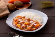 【7カ月連続で最高値】カレーライス物価が高騰中！10月に1食371円、11月は380円に迫る!?