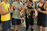 【画像】なかやまきんに君、豪華すぎる筋肉仲間たちと写真撮影💪✨