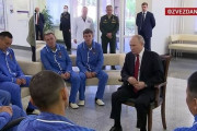 プーチン大統領が国防省の病院を訪問、負傷兵らに「軍務に戻れ」！