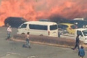 【動画】 阿蘇市・大観峰の野焼きで異常事態　火が回りすぎて駐車場の車も燃える地獄絵図