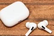 【画像】ワイヤレスイヤホン落とす問題、めちゃくちゃ画期的な方法で解決ｗｗｗｗｗｗｗ
