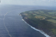 一体何が・・沖縄の北大東島周囲に謎の灰色ライン