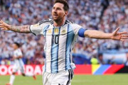 外国人「神だ」メッシ、衝撃のハットトリック！アルゼンチンW杯連覇へ完勝発進！W杯最多得点記録に並ぶ！【海外の反応】