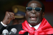ジンバブエのムガベ前大統領が95歳で死去