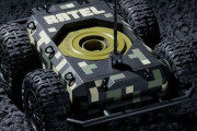 標的に突っ込んでいき爆発するウクライナ製自爆ロボット「Ratel S」！