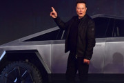 イーロン・マスク「完全自動運転のテスラ車を500万円で買い、使わない時に人に貸せば年間200万円儲かる。今他社の車を買うのは馬鹿」