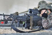 韓国陸軍第21歩兵師団に配備されたPAS-18K照準器を搭載したK15軽機関銃、信頼性が安定しないK3軽機関銃と交代へ！