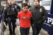 【現実】NY地下鉄で女性に火をつけた男、不法入国者と判明「以前にも強制送還→アメリカ不法入国」を何度も繰り返していた模様
