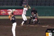 【阪神】糸井が左翼ポール直撃の２ラン　ご機嫌でボーアの「かめはめ波」ポーズを拝借