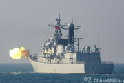 中国海軍揚陸艦支隊が南シナ海で実戦的訓練を実施…実弾射撃やホバークラフト揚陸艦艇による上陸訓練！