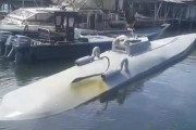 パナマ国家航空隊が自家製の潜水艦を領海内で発見、内部から5トン超の麻薬を発見し押収！
