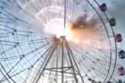 【動画】中国あるある、今度は観覧車が爆発！漏電ショートでビリビリ！