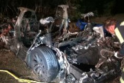 【速報】テスラ車が木に衝突・炎上、2人死亡　運転席は無人　米テキサス（衝撃映像）