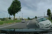 【動画】逆走車、突然現れる