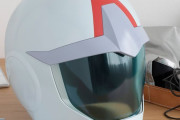 地球連邦軍アムロ・レイカラーの実物大ヘルメットが発売…価格は3万800円！