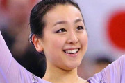 浅田真央＆舞、二の腕露わノースリーブで姉妹2ショット！  …ファンもメロメロ「艶やかできれい」…