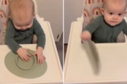 ”ひっくり返らない”が魅力のベビー用食器をいとも簡単に剥がして放り投げる赤ちゃん