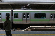 東京って10分おきに電車来るのかよｗｗｗそんなにいらねえだろｗｗｗ